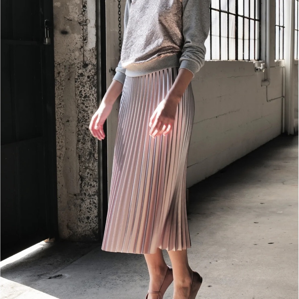 Le Superbe demure pleated skirt, midi length size S Brand New/Never Worn w tags